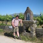 Chris am Pilgerdenkmal in Portugal